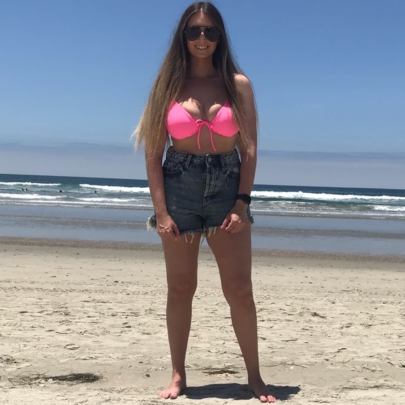 Meet your Posher, Heather - Picture 1 of 2